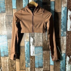 Anwnd Active small coco crop workout top with thumb holes